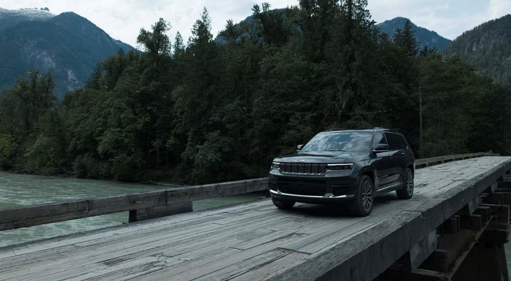 A grey 2024 Jeep Grand Cherokee.