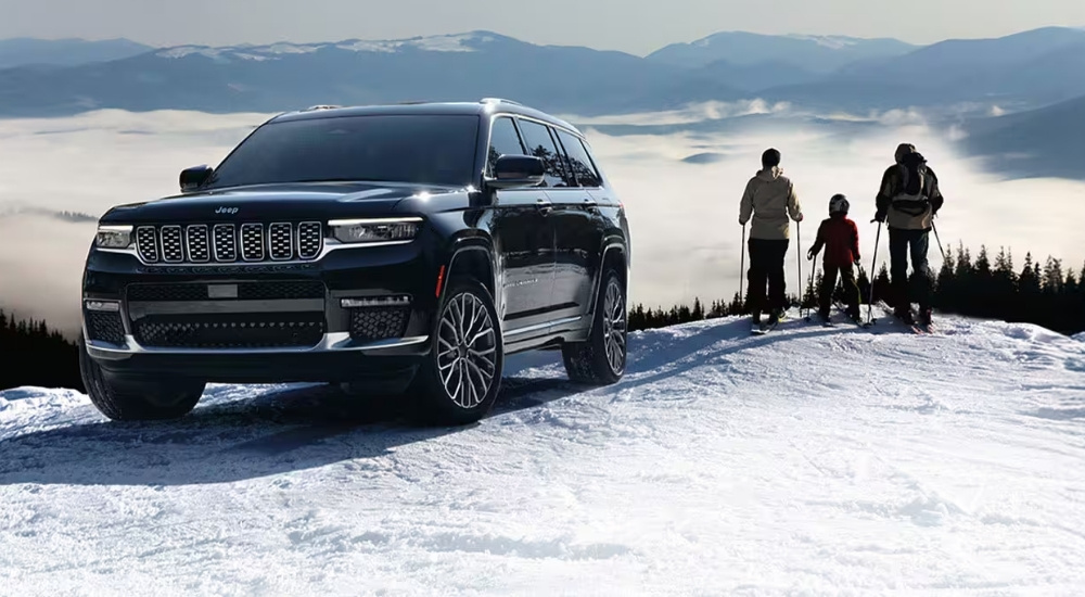 A black 2025 Jeep Grand Cherokee L Summit.