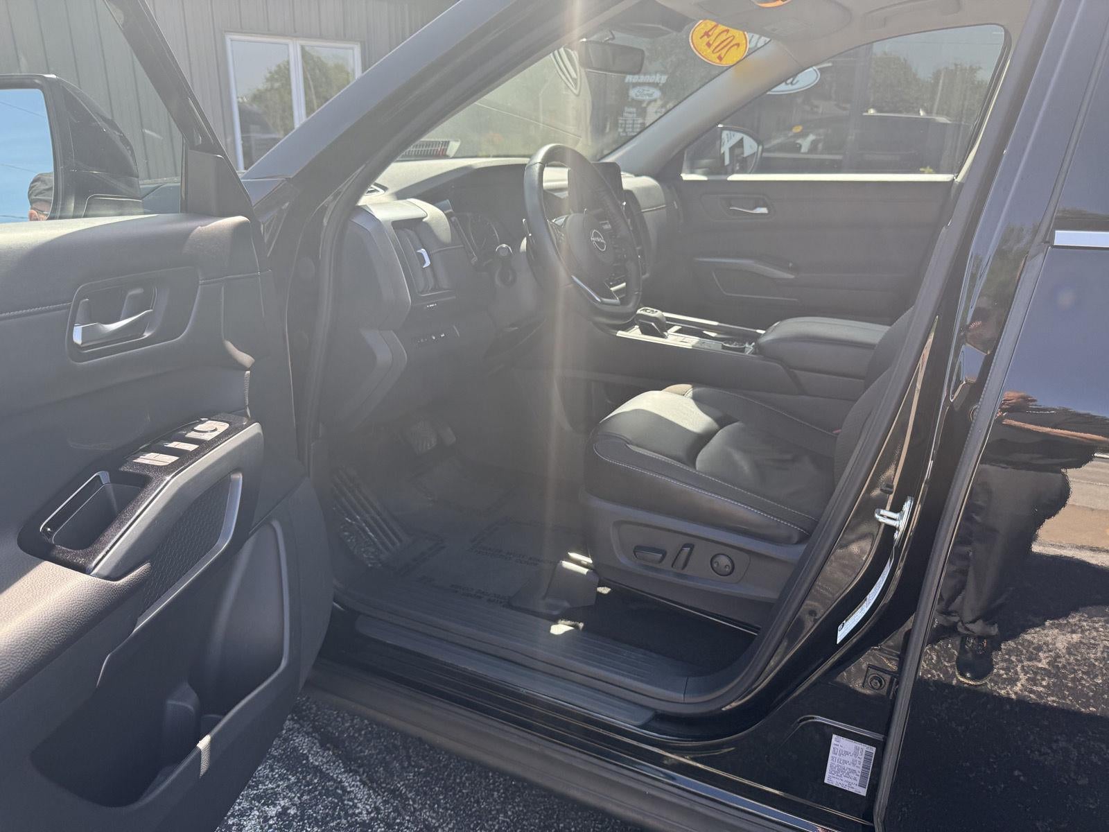 2024 Nissan Pathfinder SL