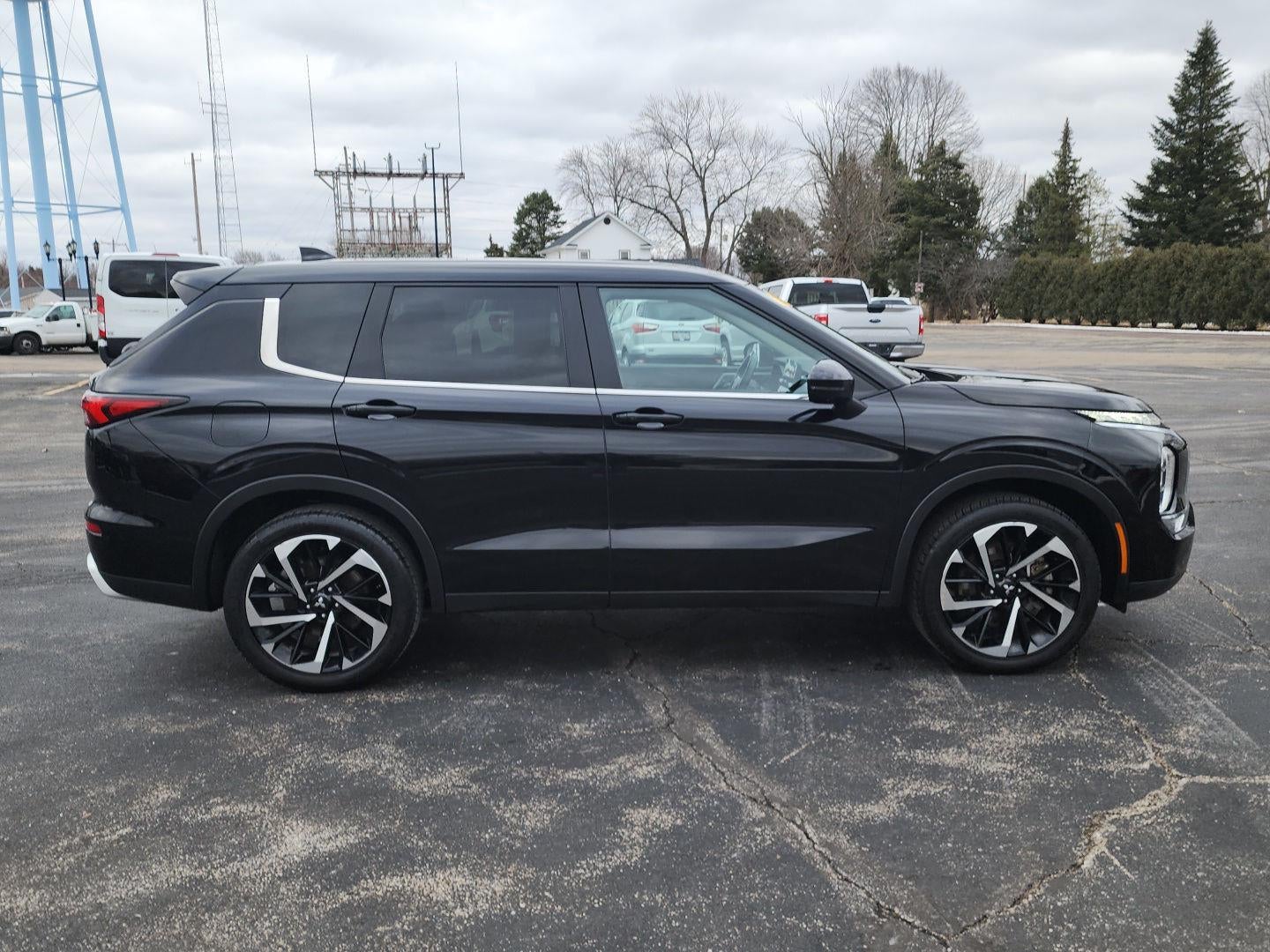 2024 Mitsubishi OUTLANDER SE BLACK EDITION FWD