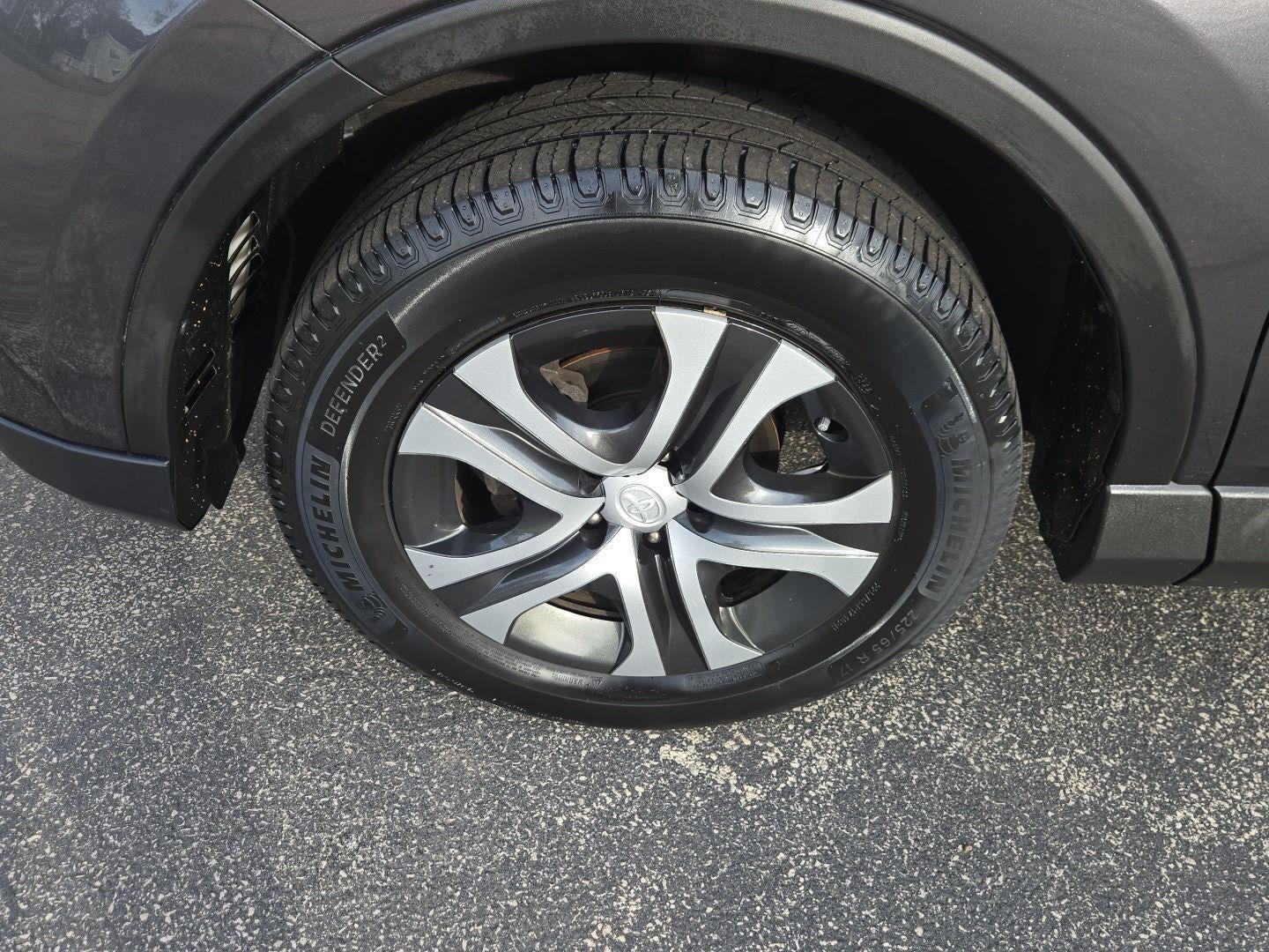 2017 Toyota RAV4 LE