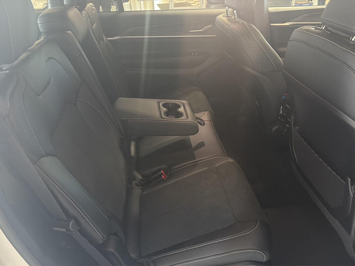 2026 Jeep Grand Cherokee L Laredo Altitude
