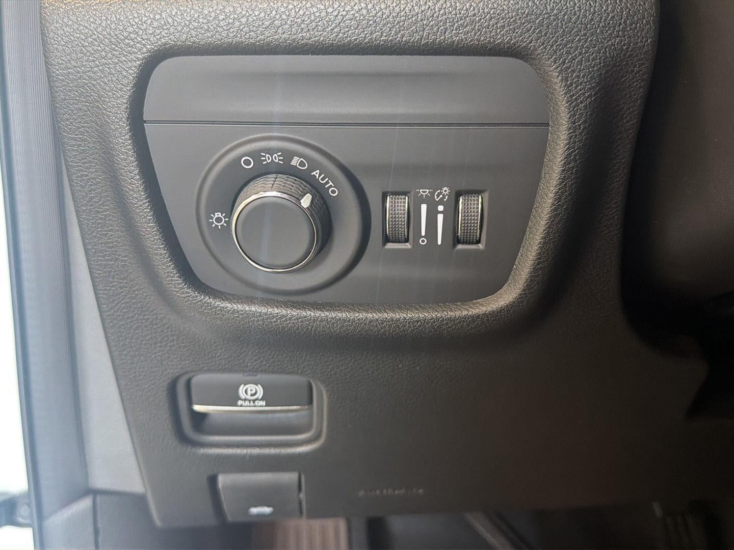 2026 Jeep Grand Cherokee L Laredo Altitude