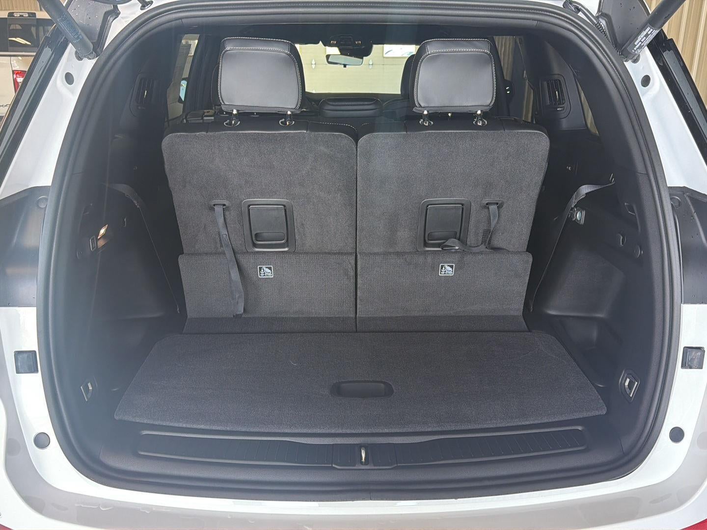 2026 Jeep Grand Cherokee L Laredo Altitude