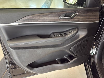 2026 Jeep Grand Cherokee L Laredo Altitude