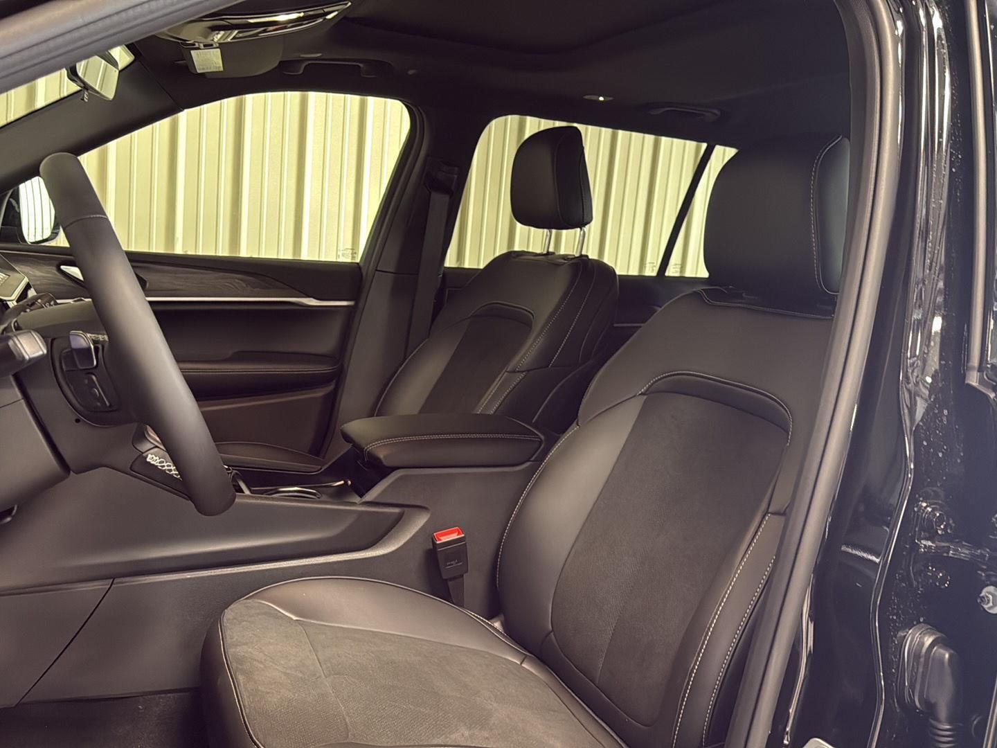 2026 Jeep Grand Cherokee L Laredo Altitude