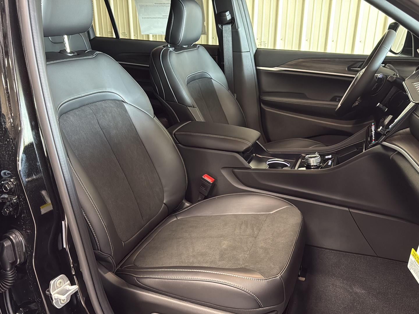 2026 Jeep Grand Cherokee L Laredo Altitude