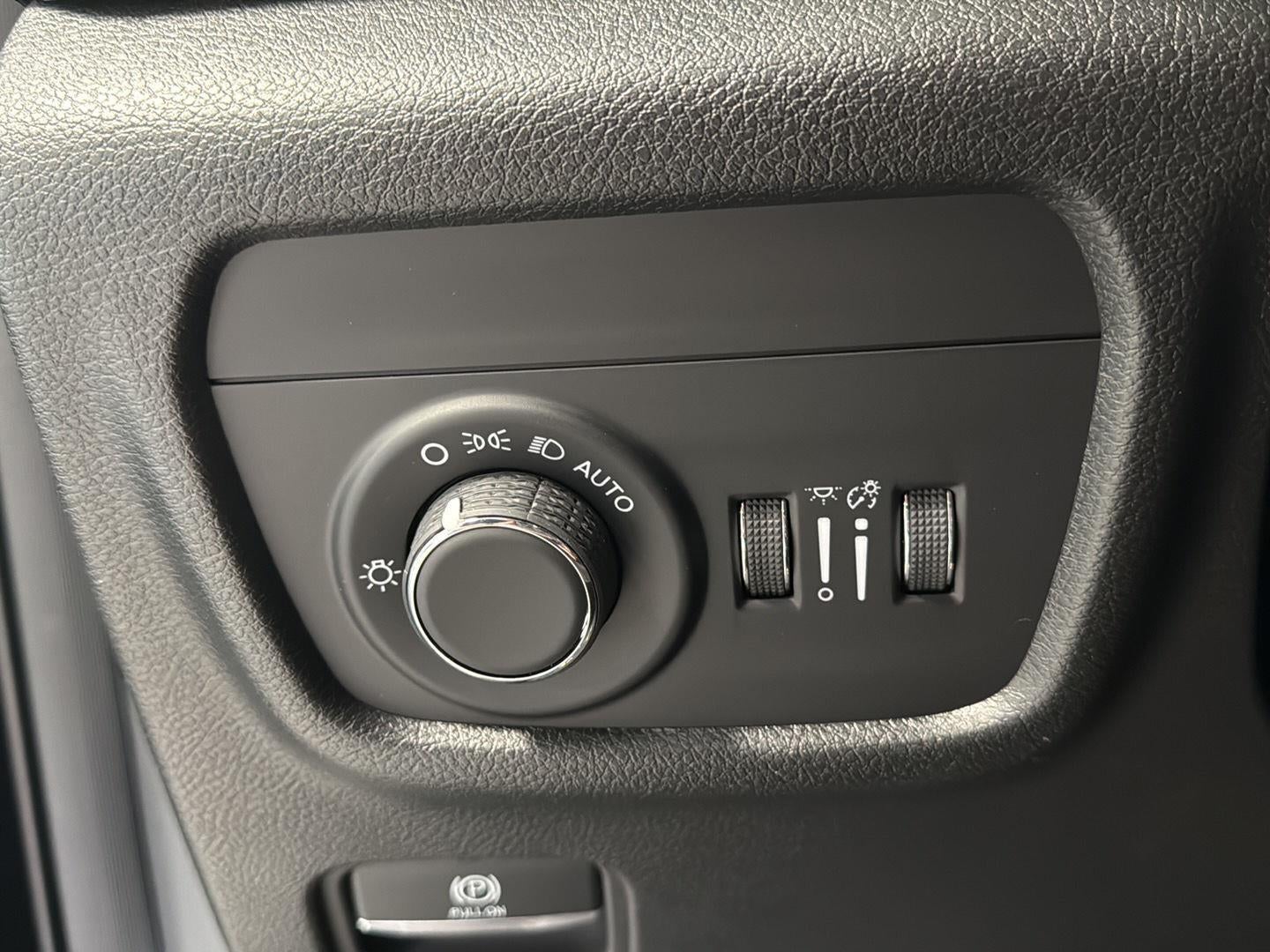 2026 Jeep Grand Cherokee L Laredo Altitude