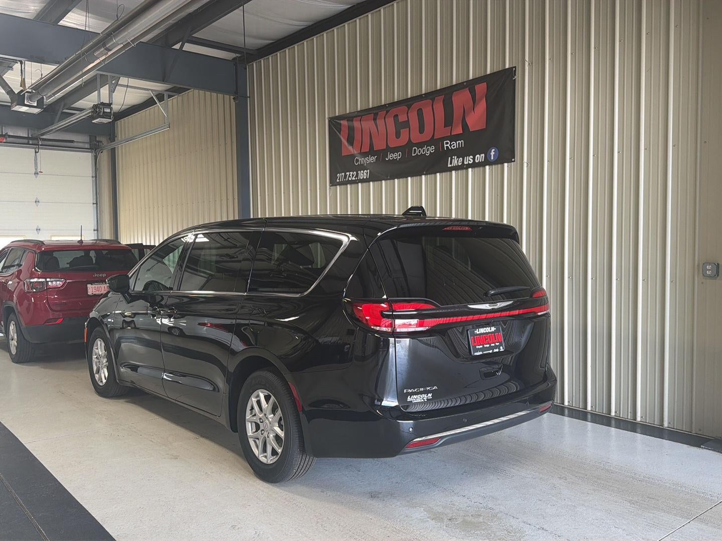 2026 Chrysler Pacifica Select