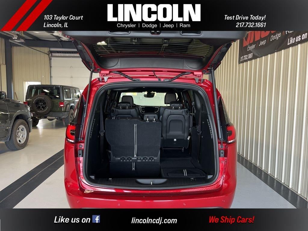 2026 Chrysler Pacifica Select