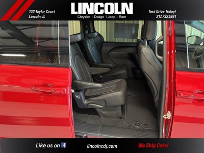 2026 Chrysler Pacifica Select