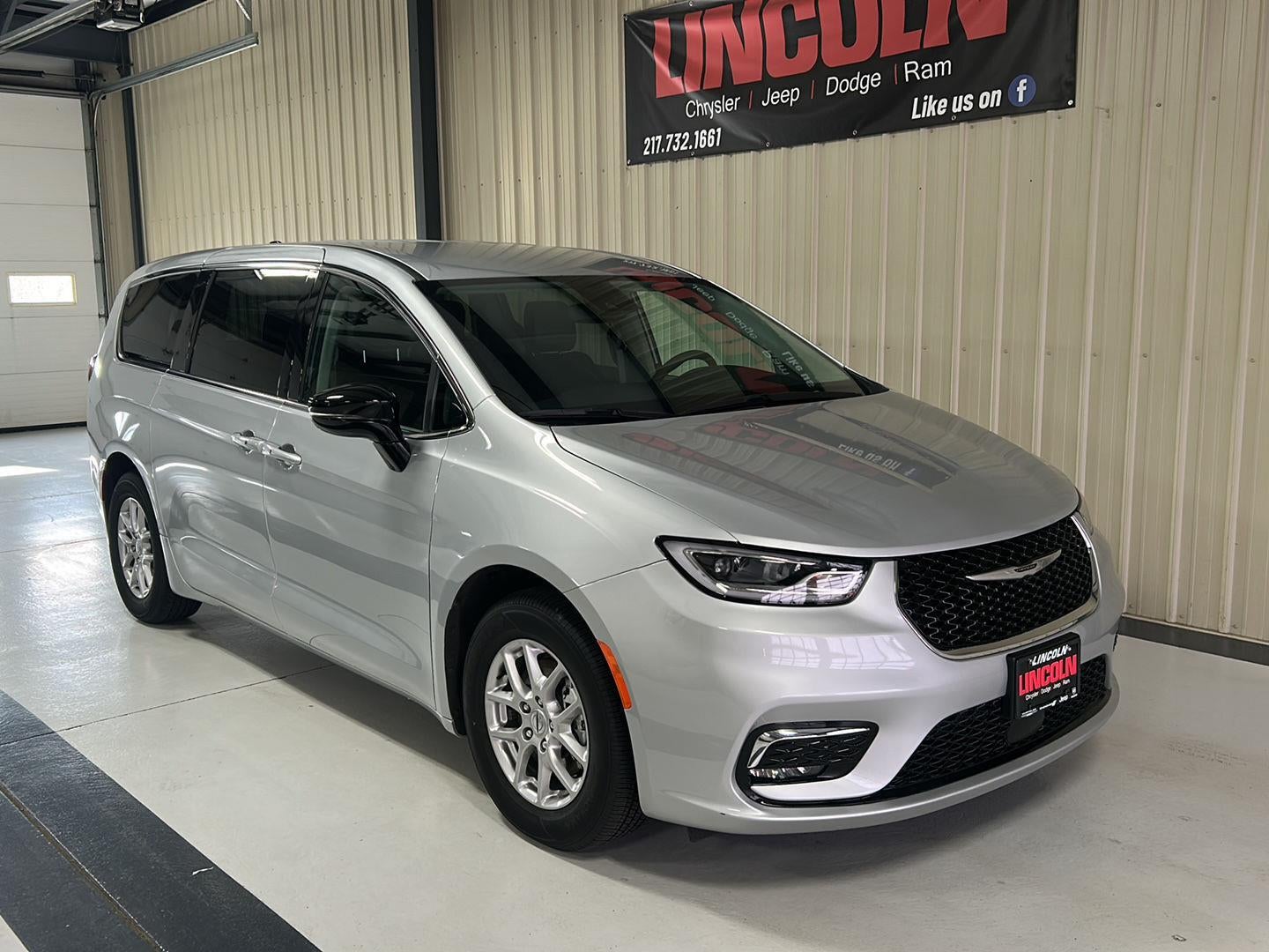 2024 Chrysler Pacifica Touring L