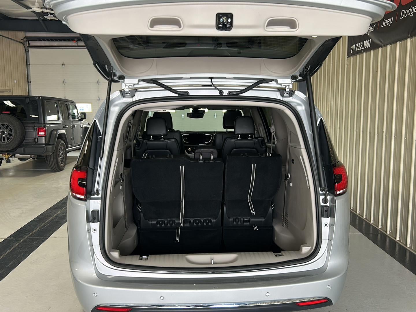 2024 Chrysler Pacifica Touring L