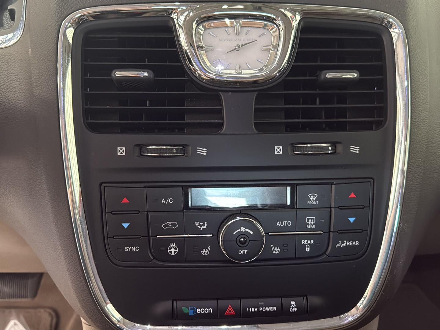 2016 Chrysler Town & Country Touring