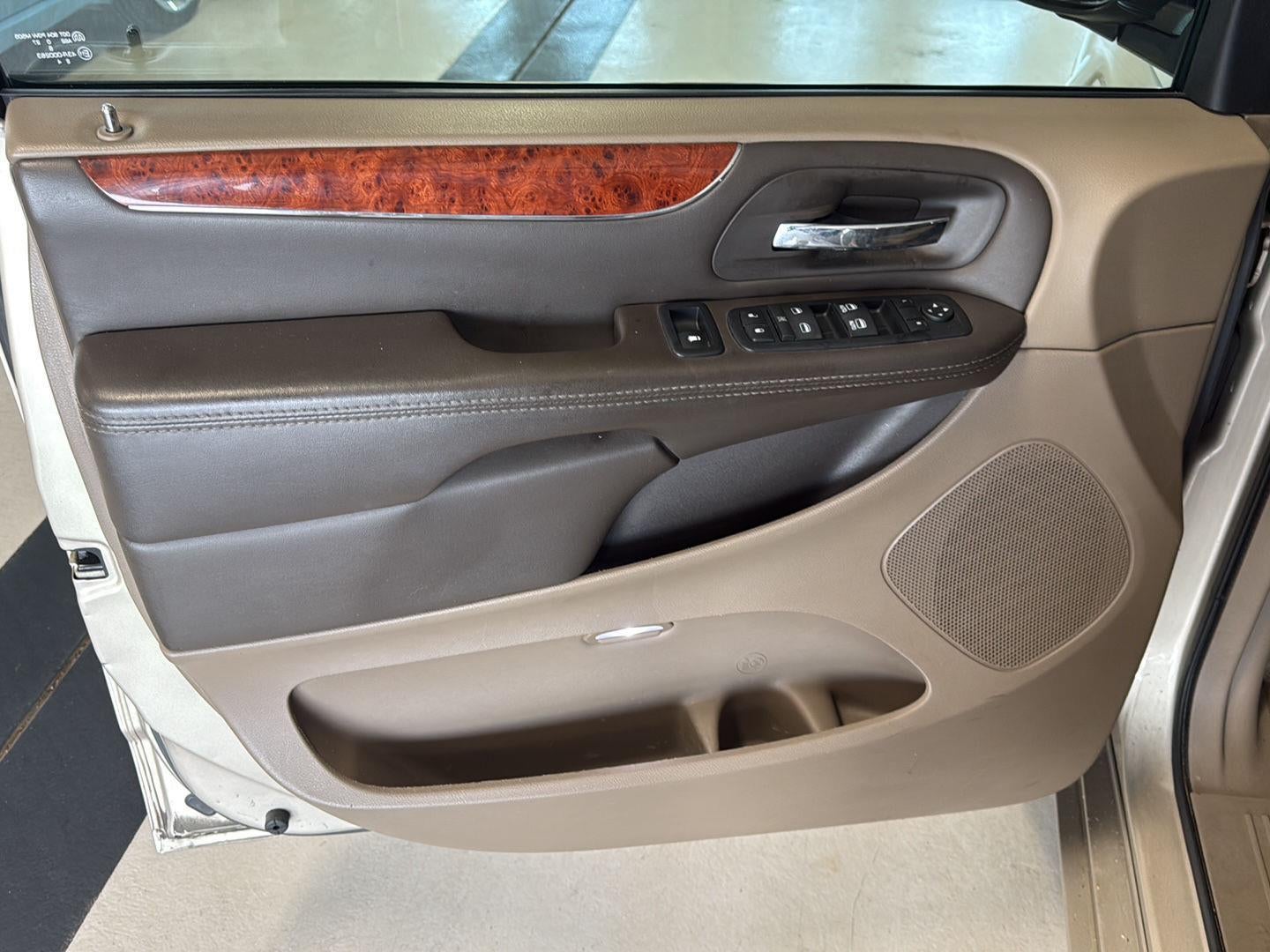 2016 Chrysler Town & Country Touring