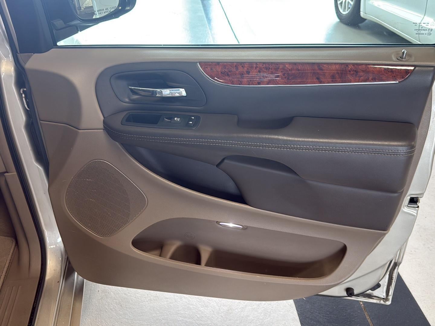 2016 Chrysler Town & Country Touring
