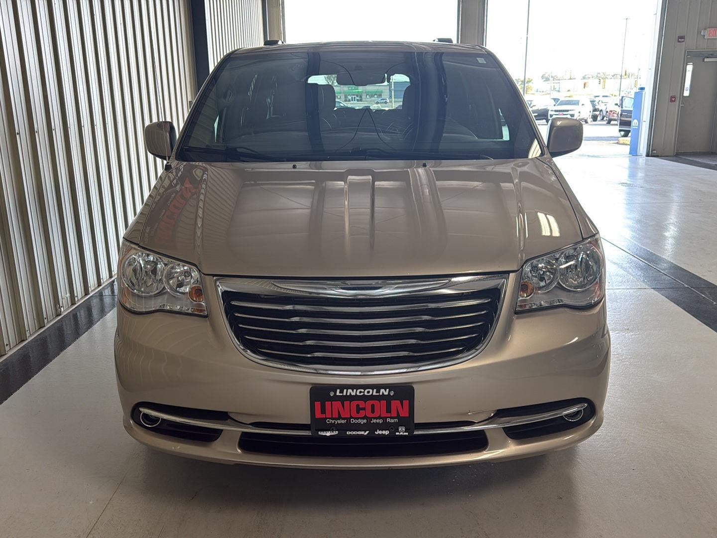 2016 Chrysler Town & Country Touring