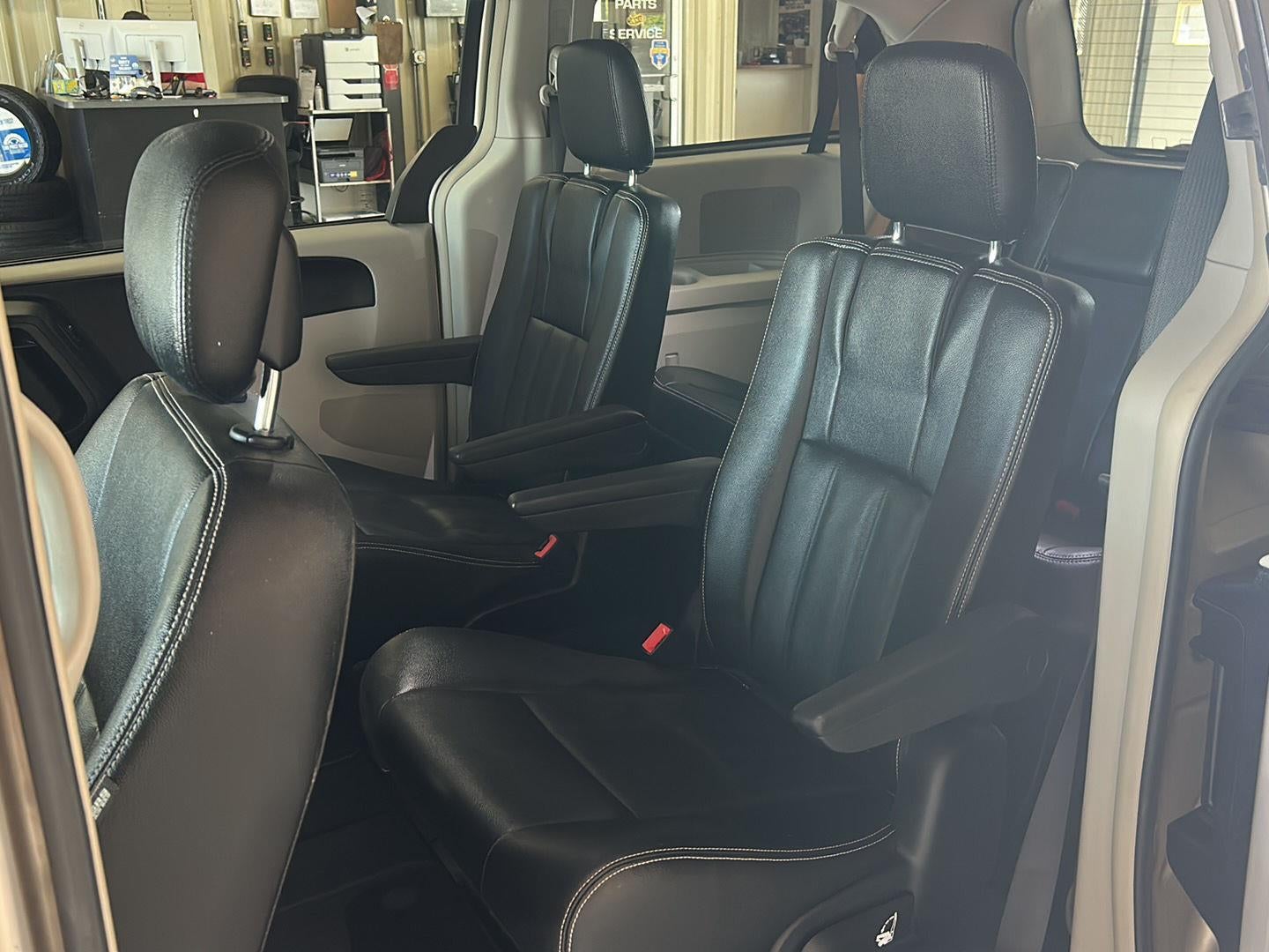 2016 Chrysler Town & Country Touring