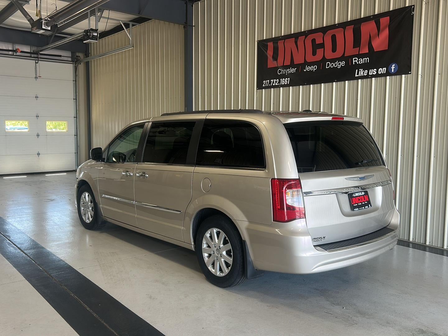 2016 Chrysler Town & Country Touring