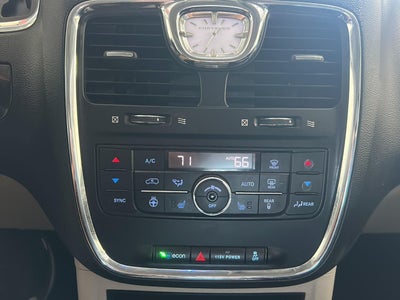 2016 Chrysler Town & Country Touring