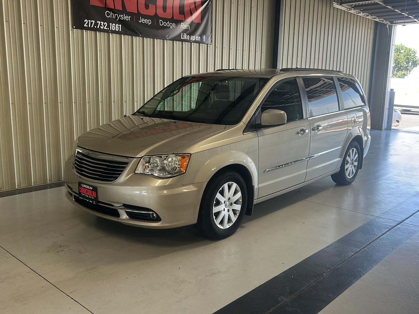2016 Chrysler Town & Country Touring