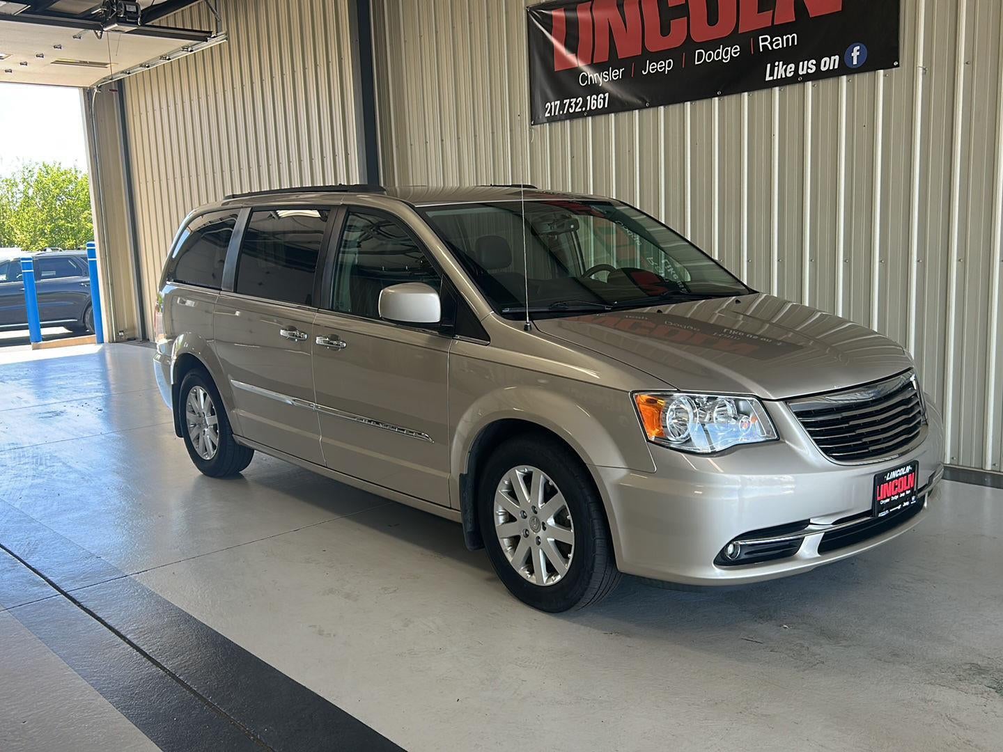 2016 Chrysler Town & Country Touring