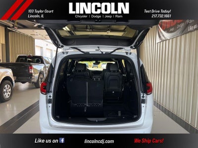 2026 Chrysler Pacifica Select