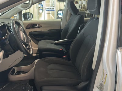 2024 Chrysler Voyager LX