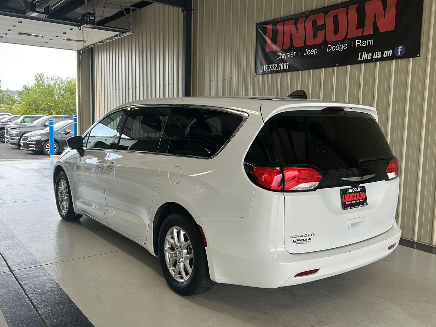 2024 Chrysler Voyager LX