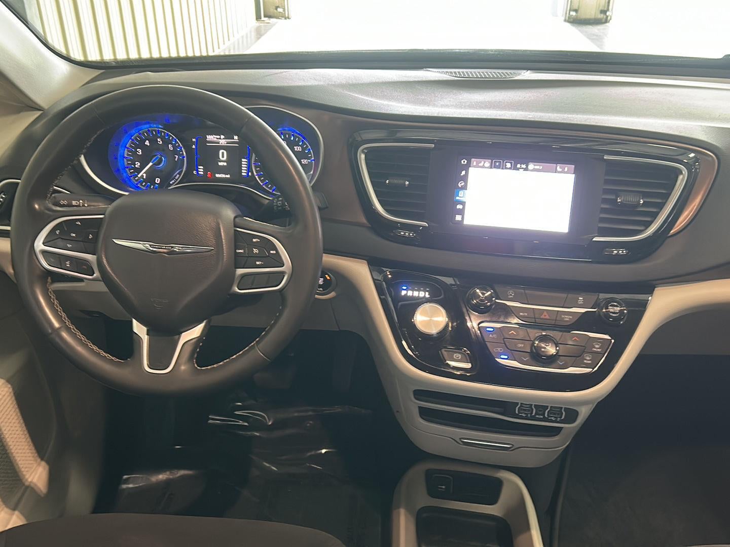2024 Chrysler Voyager LX
