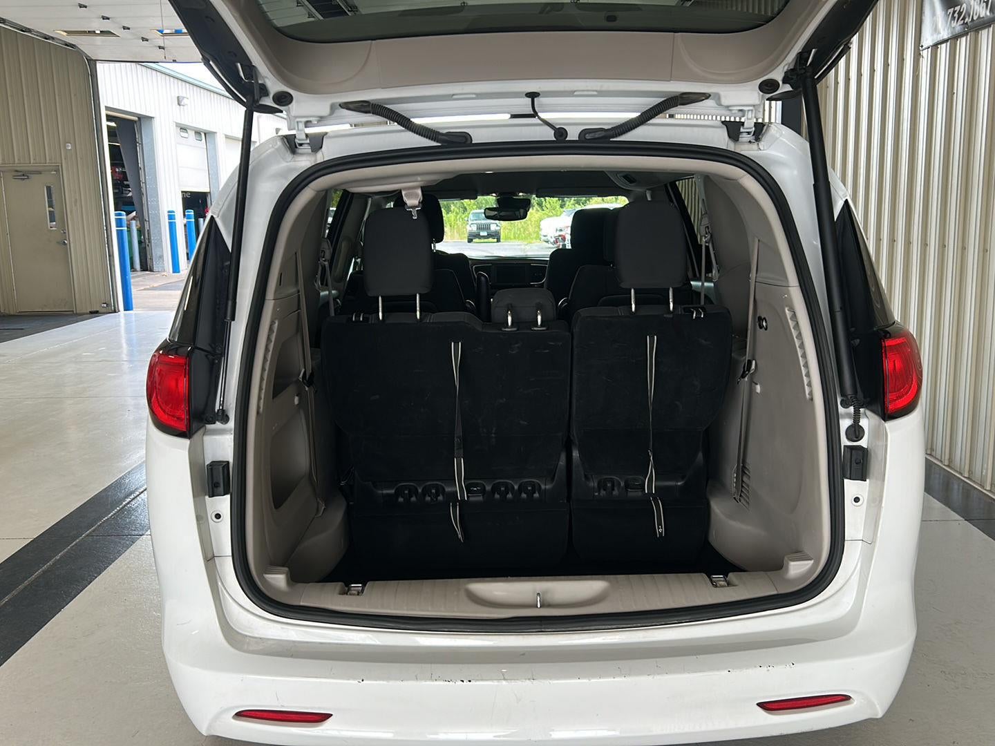2024 Chrysler Voyager LX