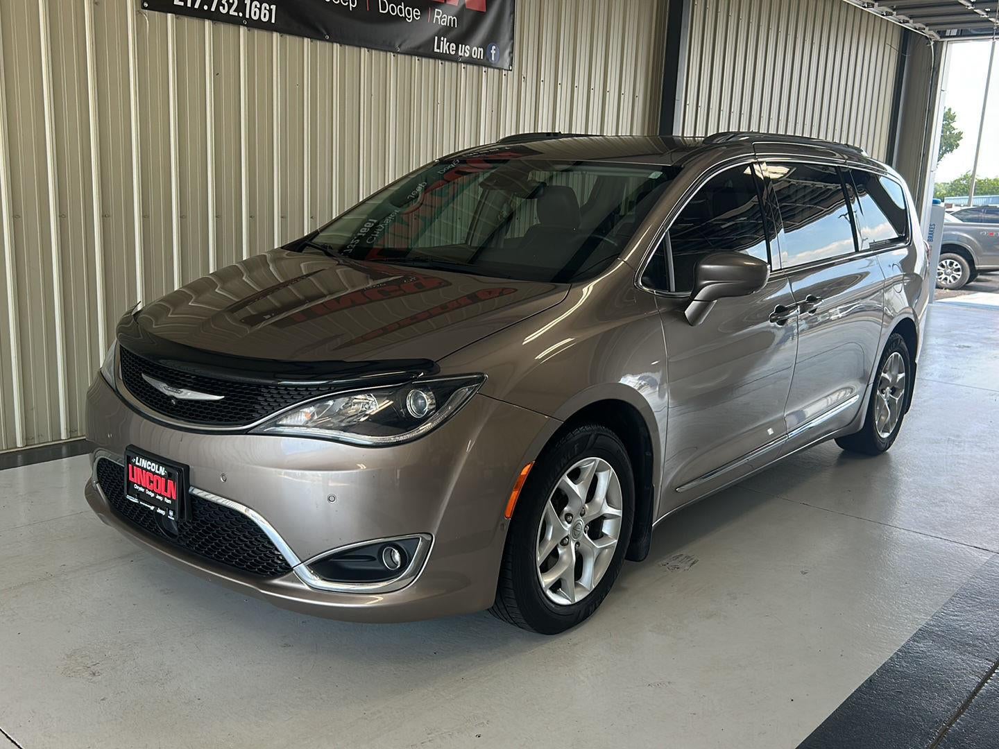 2017 Chrysler Pacifica Touring-L Plus