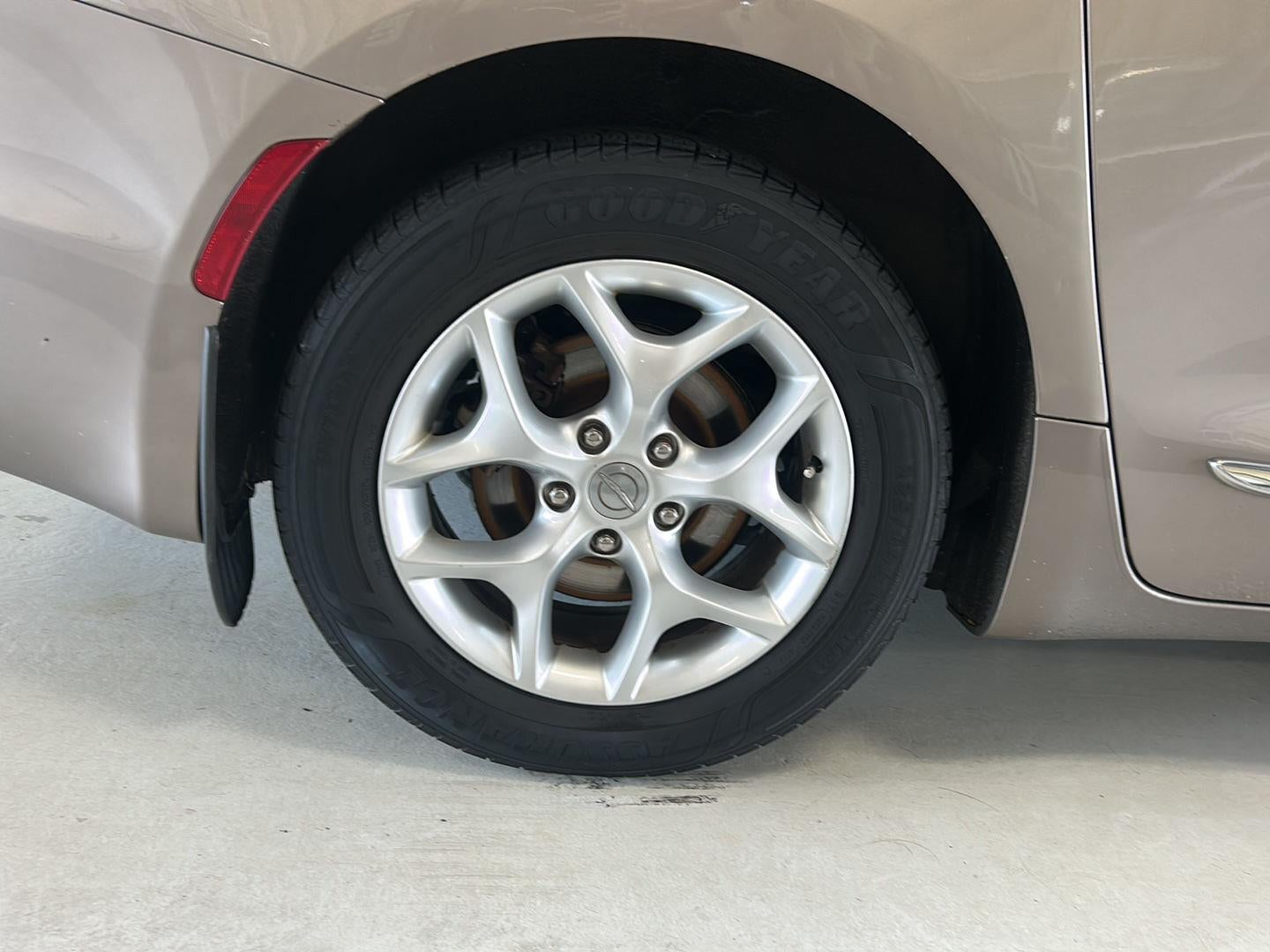 2017 Chrysler Pacifica Touring-L Plus
