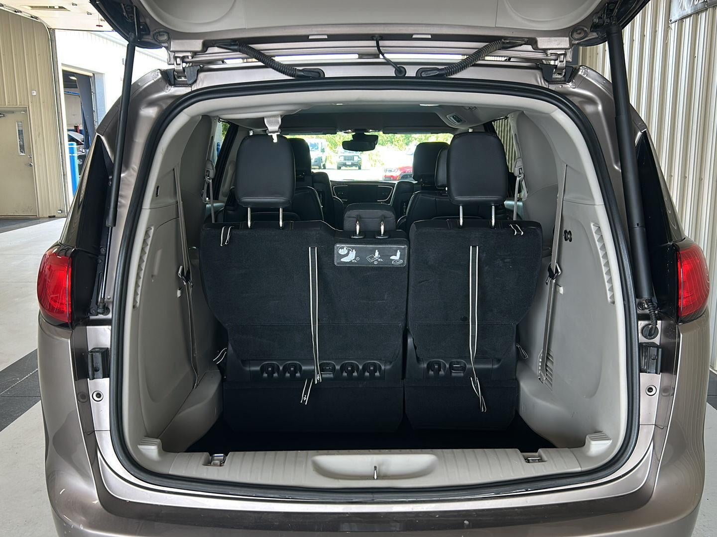 2017 Chrysler Pacifica Touring-L Plus