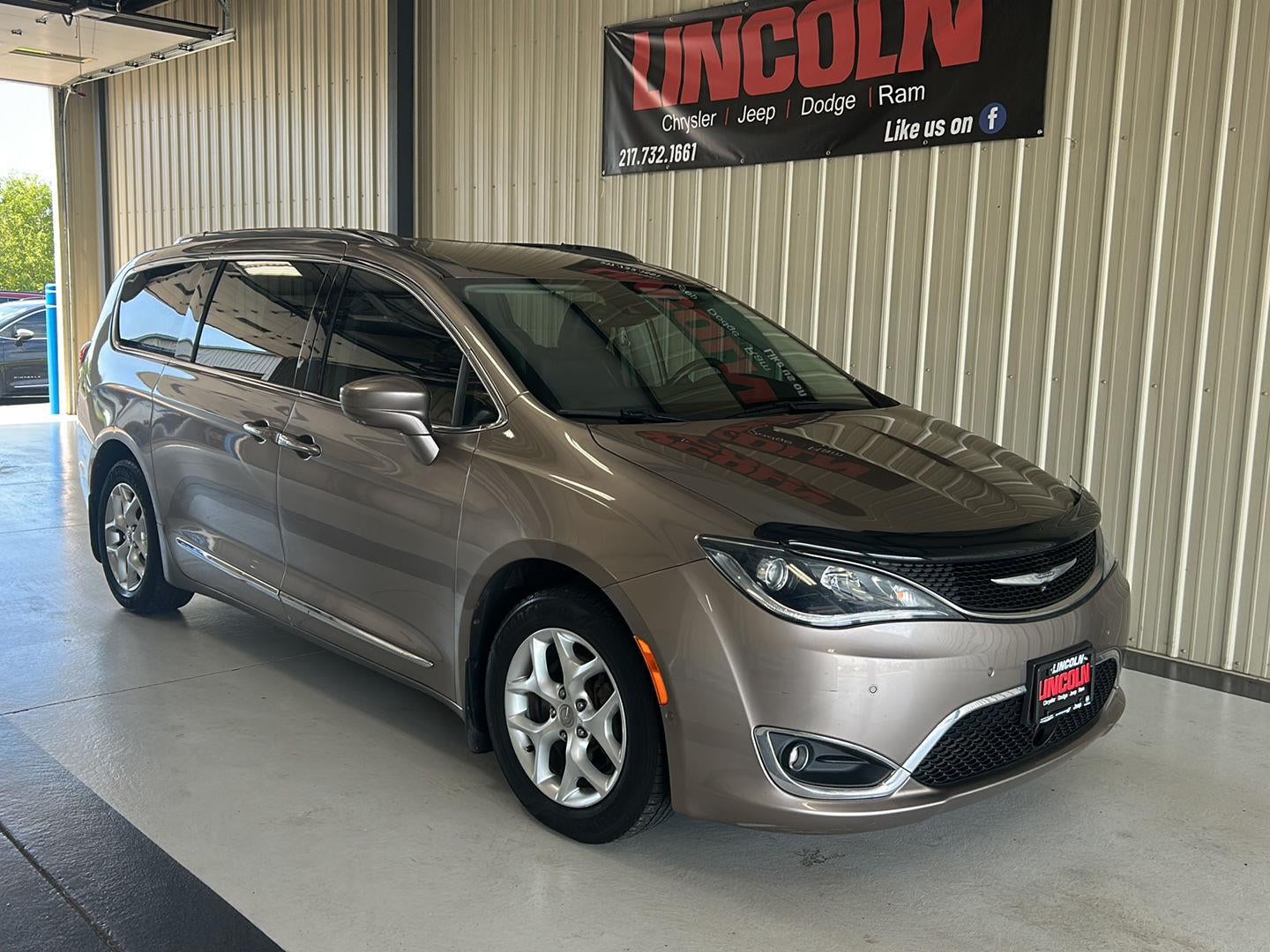 2017 Chrysler Pacifica Touring-L Plus