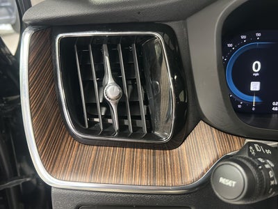 2023 Volvo XC60 Plus Dark Theme