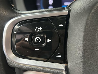 2023 Volvo XC60 Plus Dark Theme