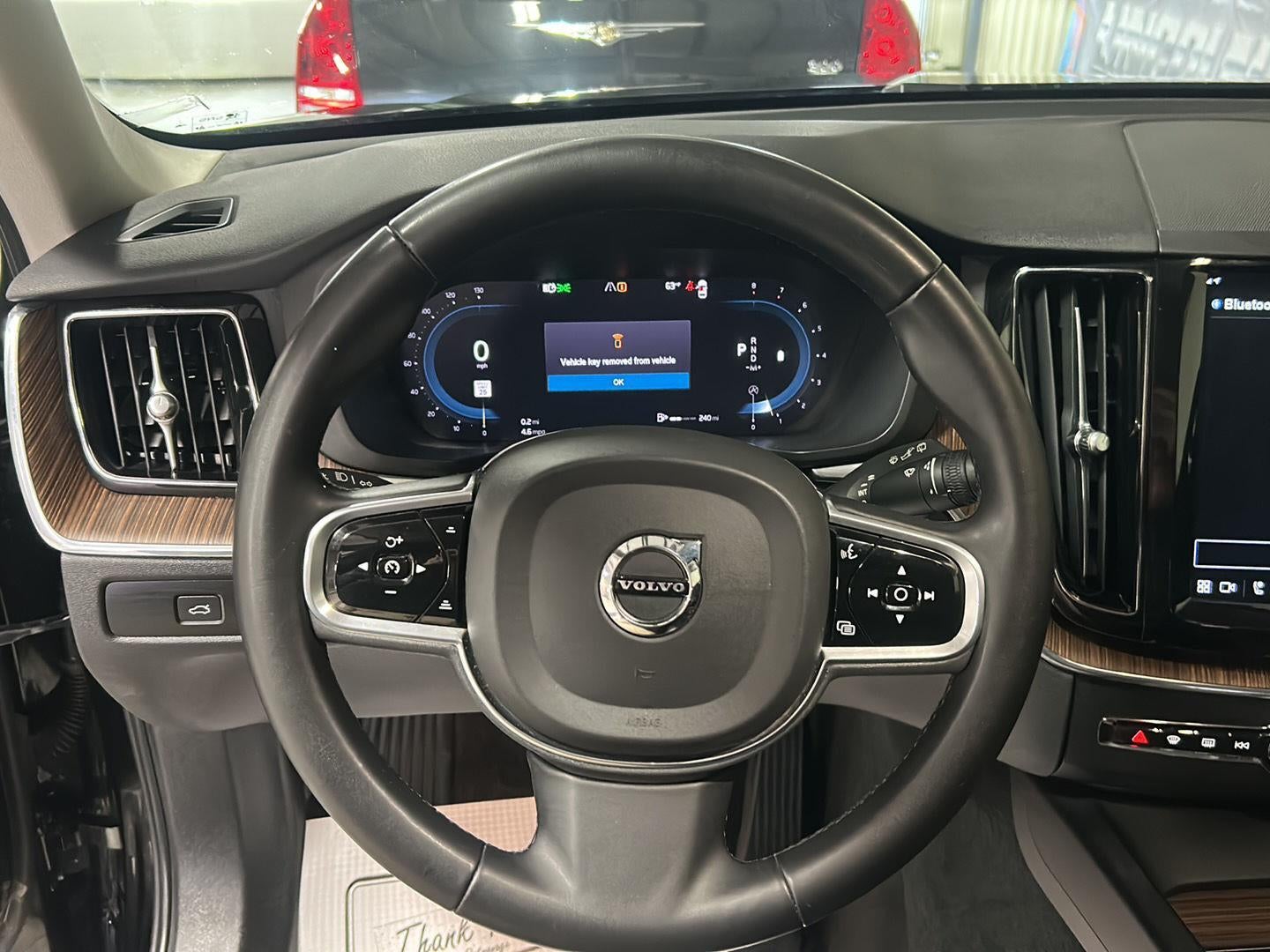 2023 Volvo XC60 Plus Dark Theme