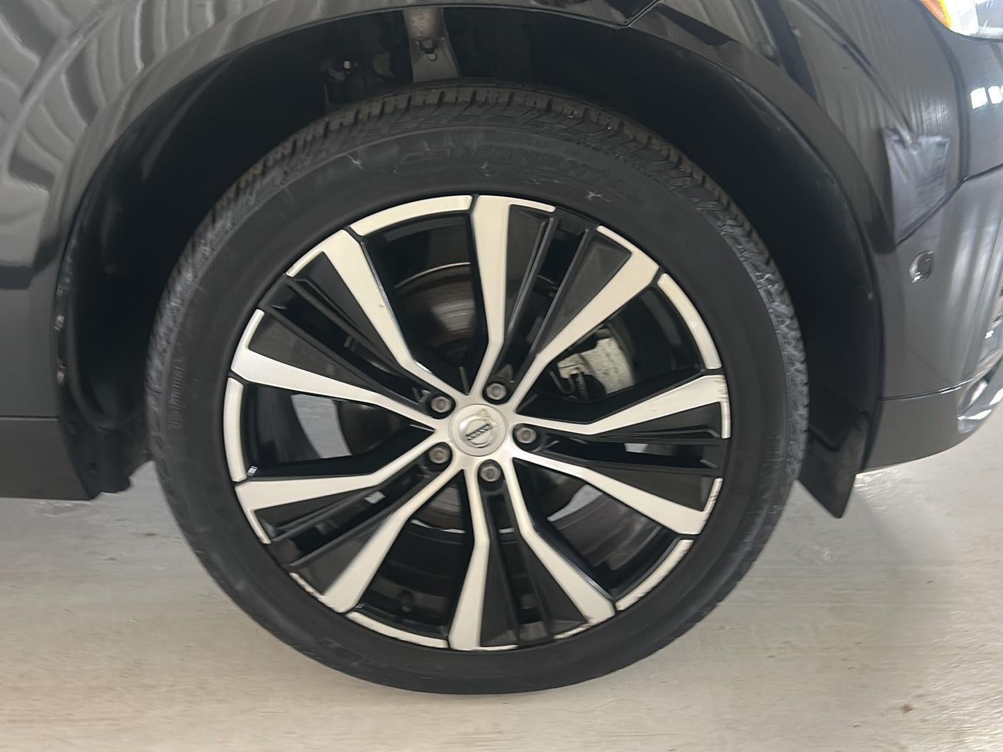 2023 Volvo XC60 Plus Dark Theme