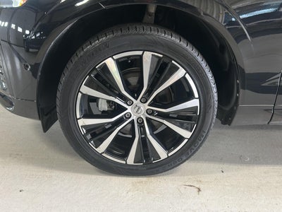 2023 Volvo XC60 Plus Dark Theme