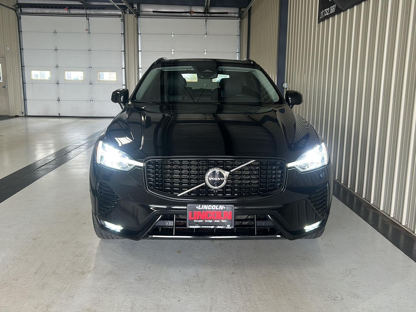 2023 Volvo XC60 Plus Dark Theme