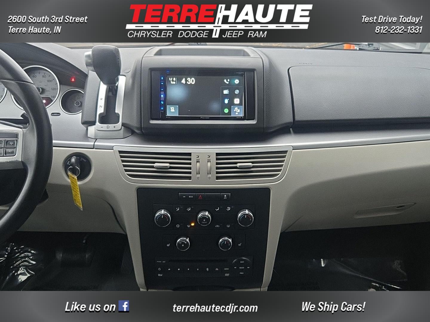 2012 Volkswagen Routan SE