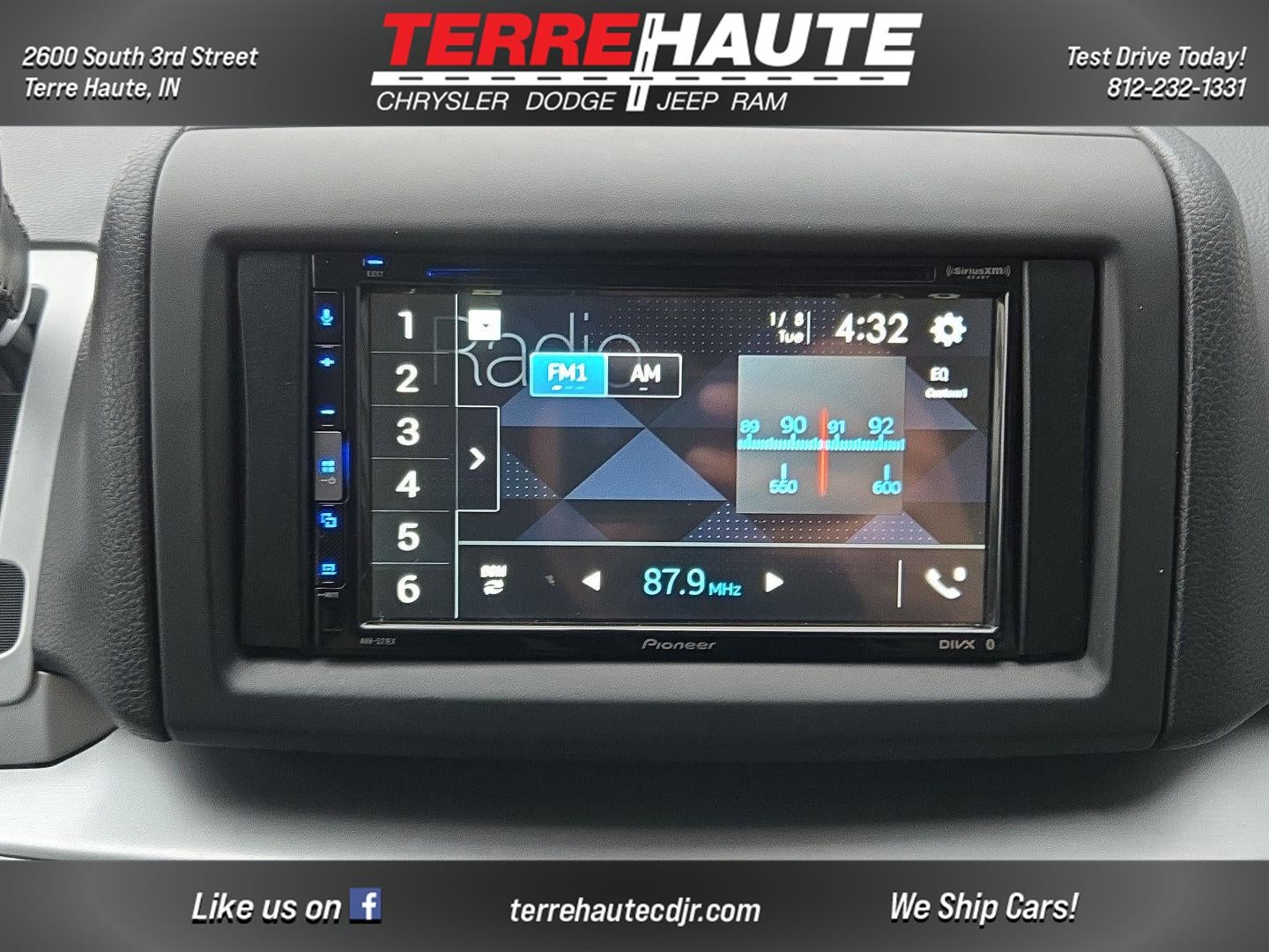 2012 Volkswagen Routan SE