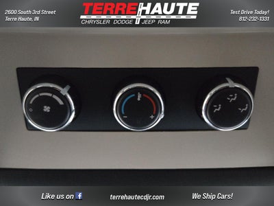 2012 Volkswagen Routan SE