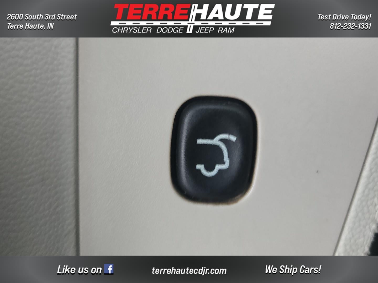 2012 Volkswagen Routan SE