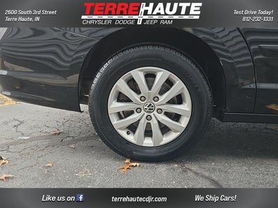 2012 Volkswagen Routan SE