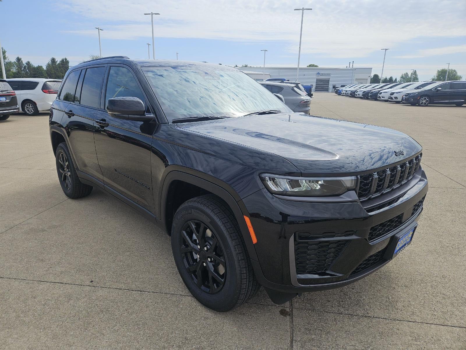 2026 Jeep Grand Cherokee Laredo Altitude