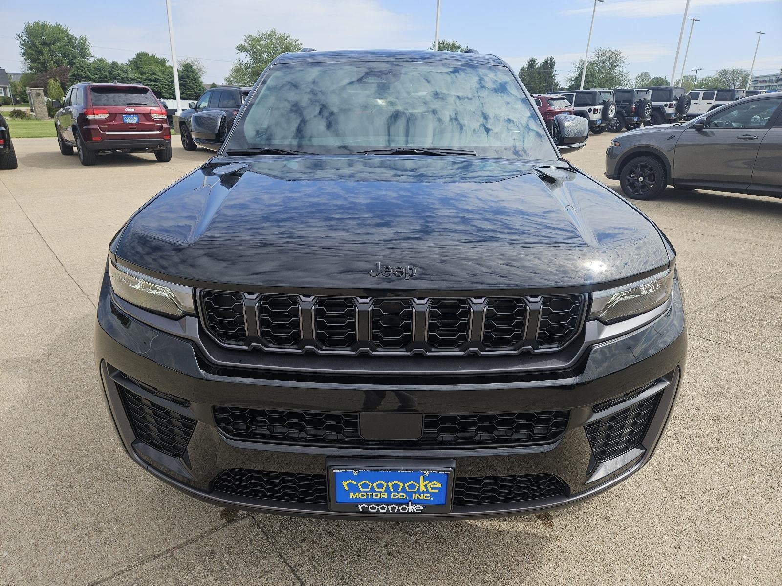 2026 Jeep Grand Cherokee Laredo Altitude