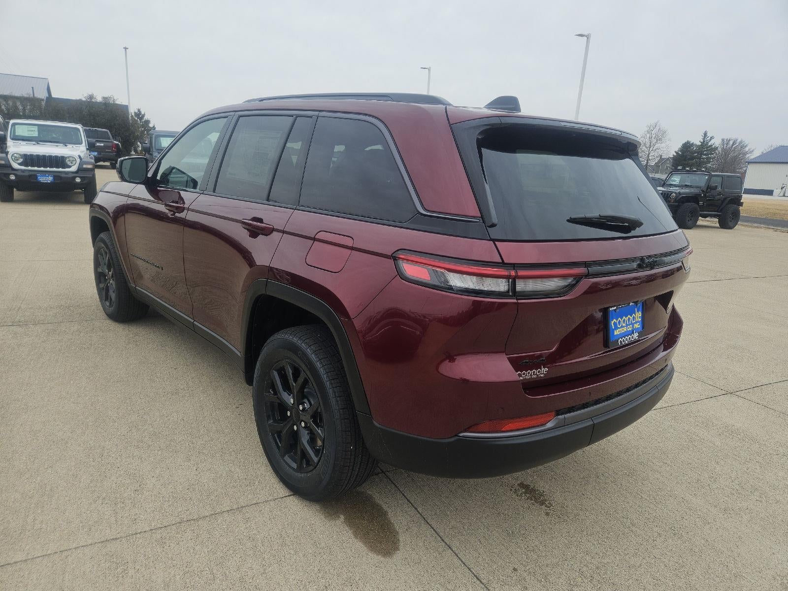 2026 Jeep Grand Cherokee Laredo Altitude