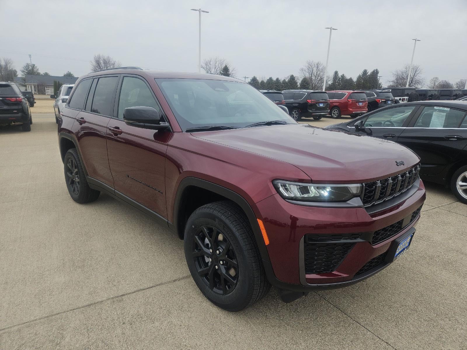 2026 Jeep Grand Cherokee Laredo Altitude